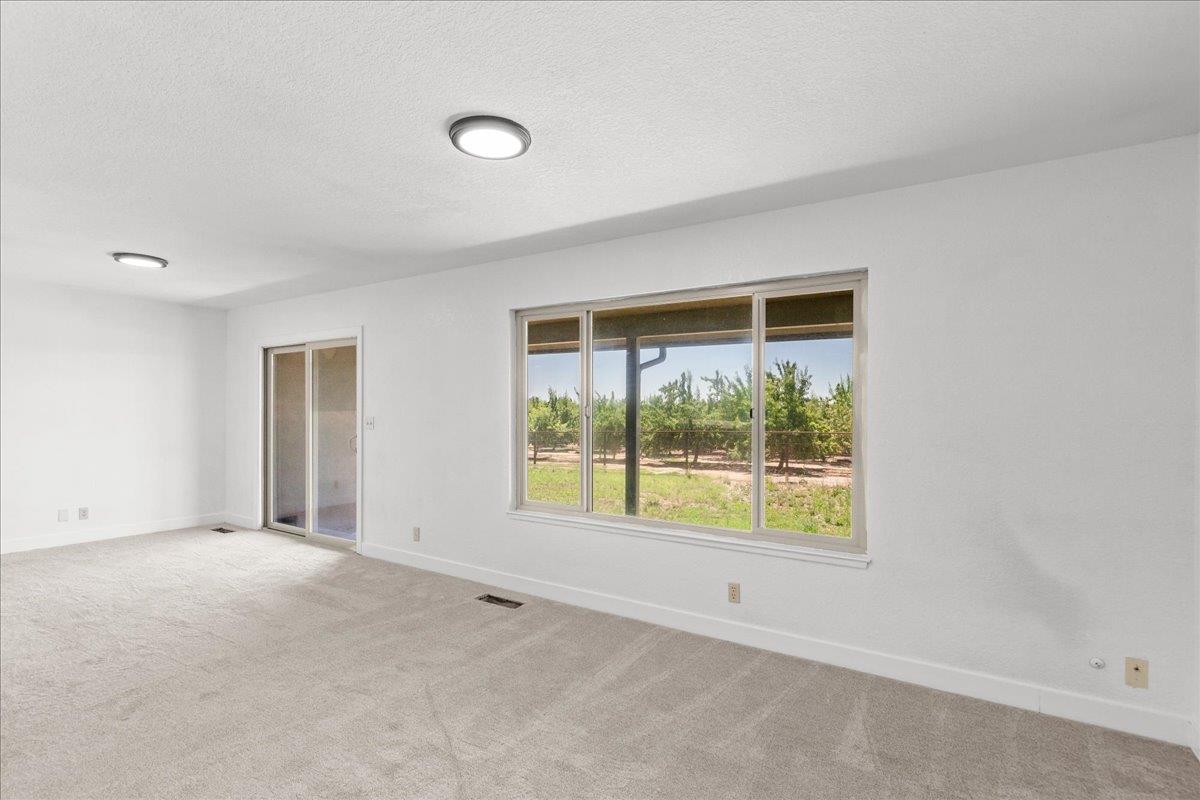 5907 Crow Rd, Oakdale, CA 95361