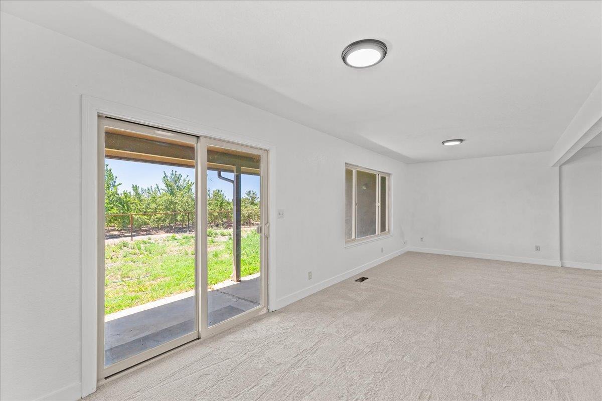 5907 Crow Rd, Oakdale, CA 95361