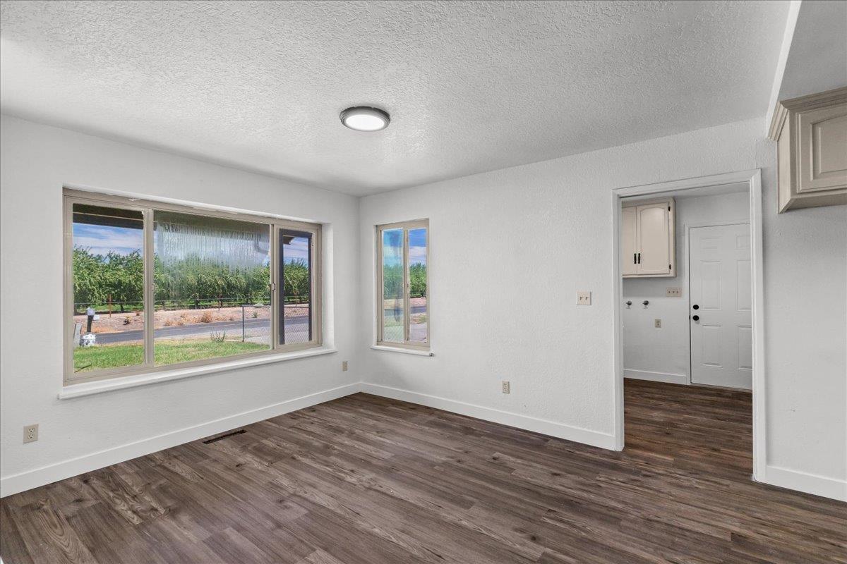 5907 Crow Rd, Oakdale, CA 95361
