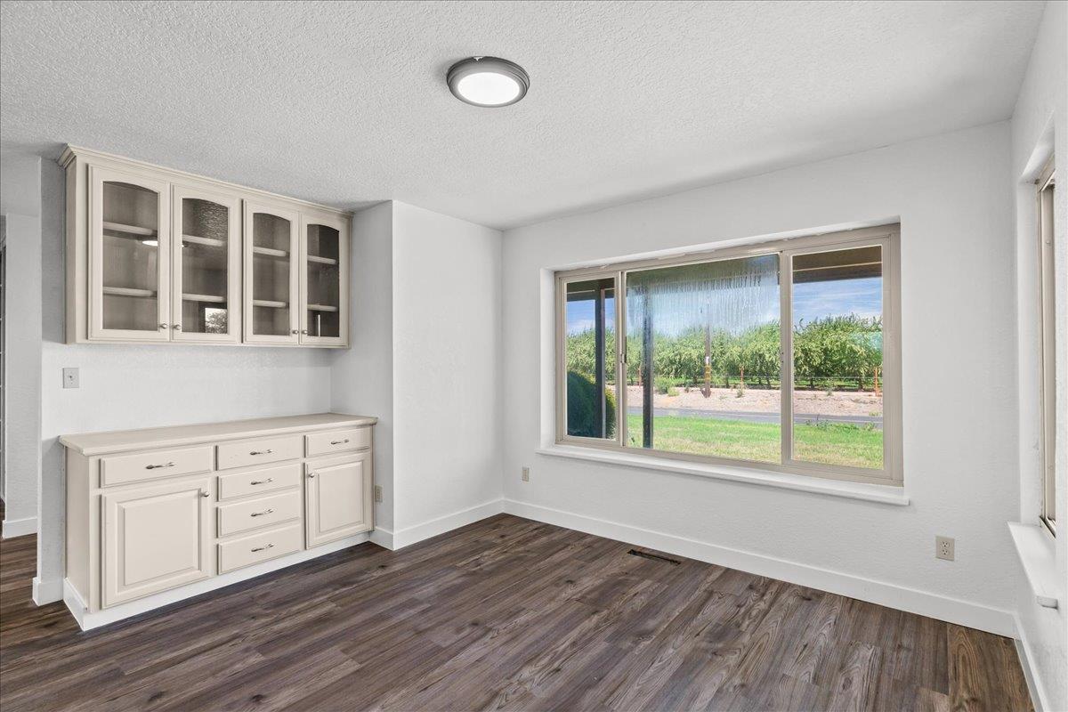 5907 Crow Rd, Oakdale, CA 95361