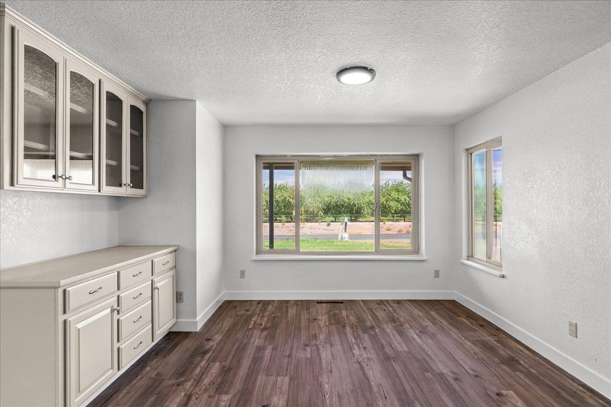 5907 Crow Rd, Oakdale, CA 95361