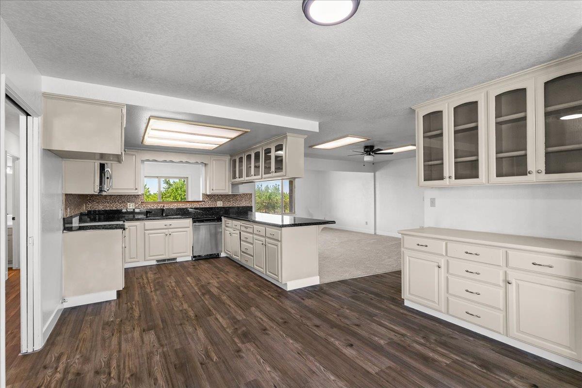 5907 Crow Rd, Oakdale, CA 95361