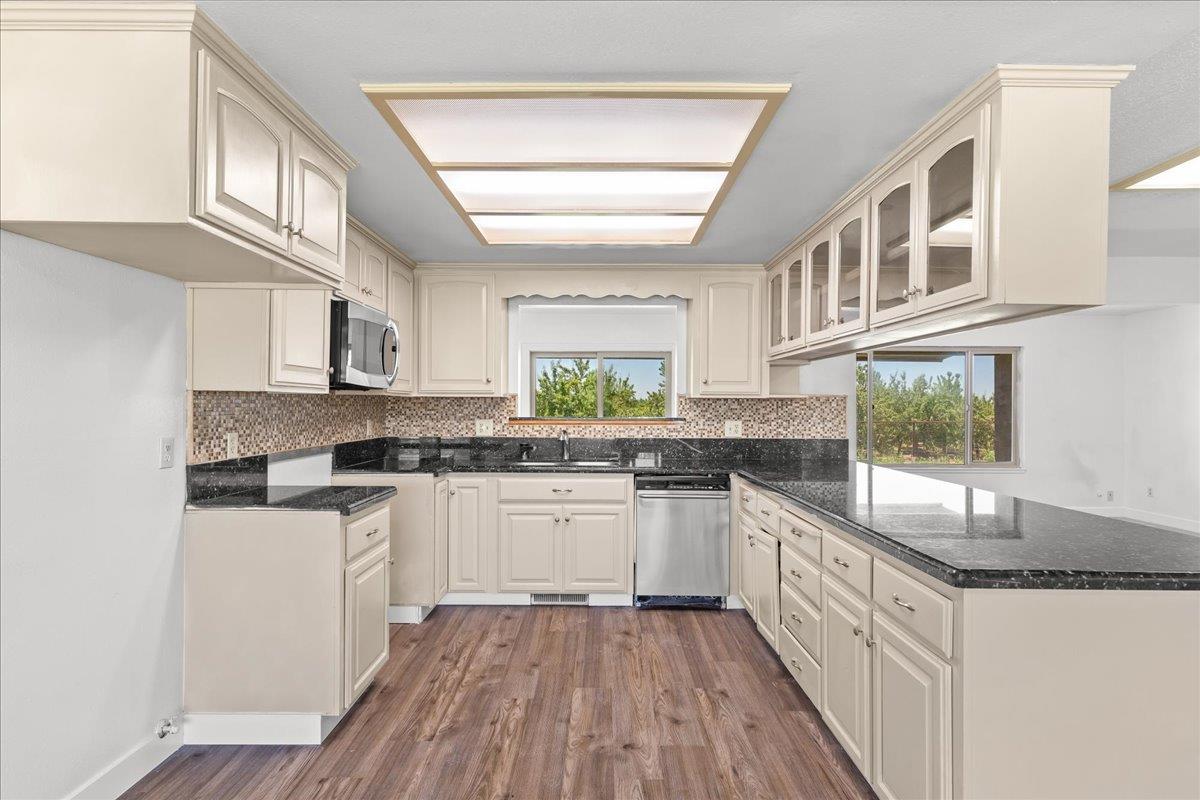5907 Crow Rd, Oakdale, CA 95361