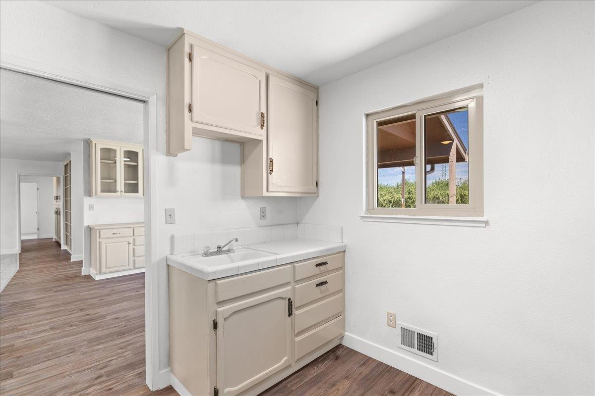 5907 Crow Rd, Oakdale, CA 95361
