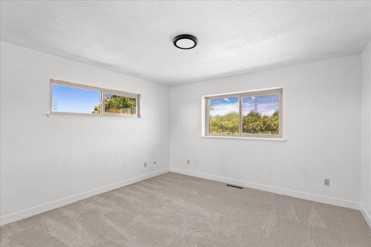 5907 Crow Rd, Oakdale, CA 95361