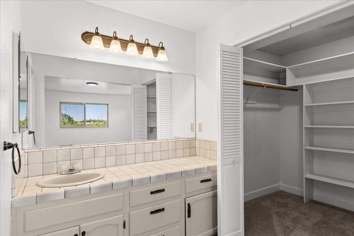 5907 Crow Rd, Oakdale, CA 95361