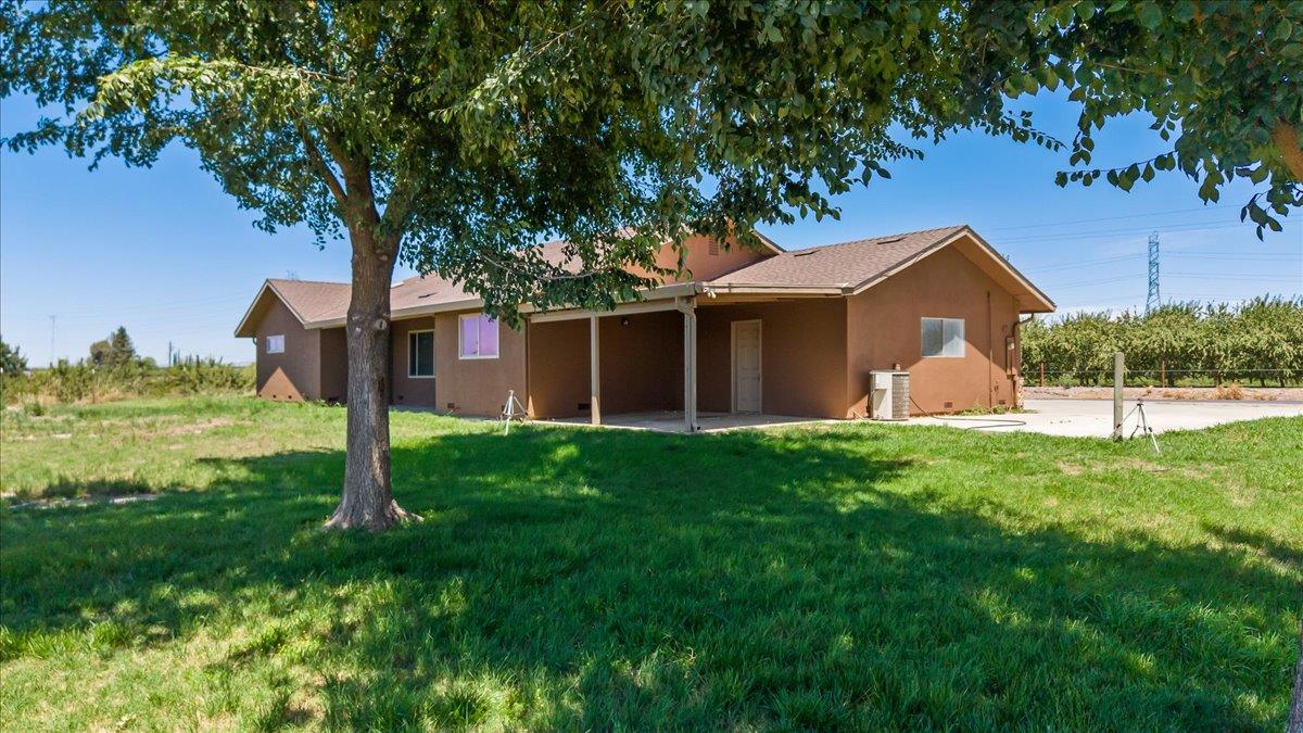 5907 Crow Rd, Oakdale, CA 95361