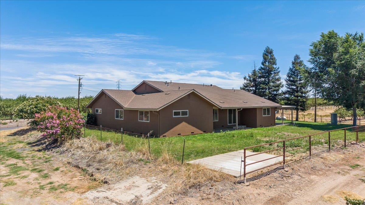 5907 Crow Rd, Oakdale, CA 95361
