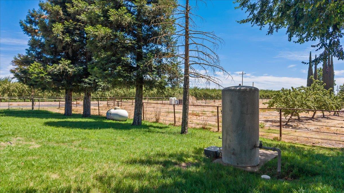 5907 Crow Rd, Oakdale, CA 95361