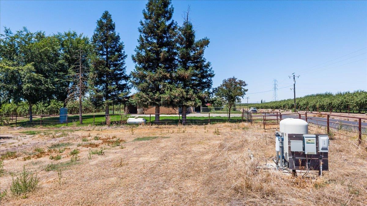 5907 Crow Rd, Oakdale, CA 95361