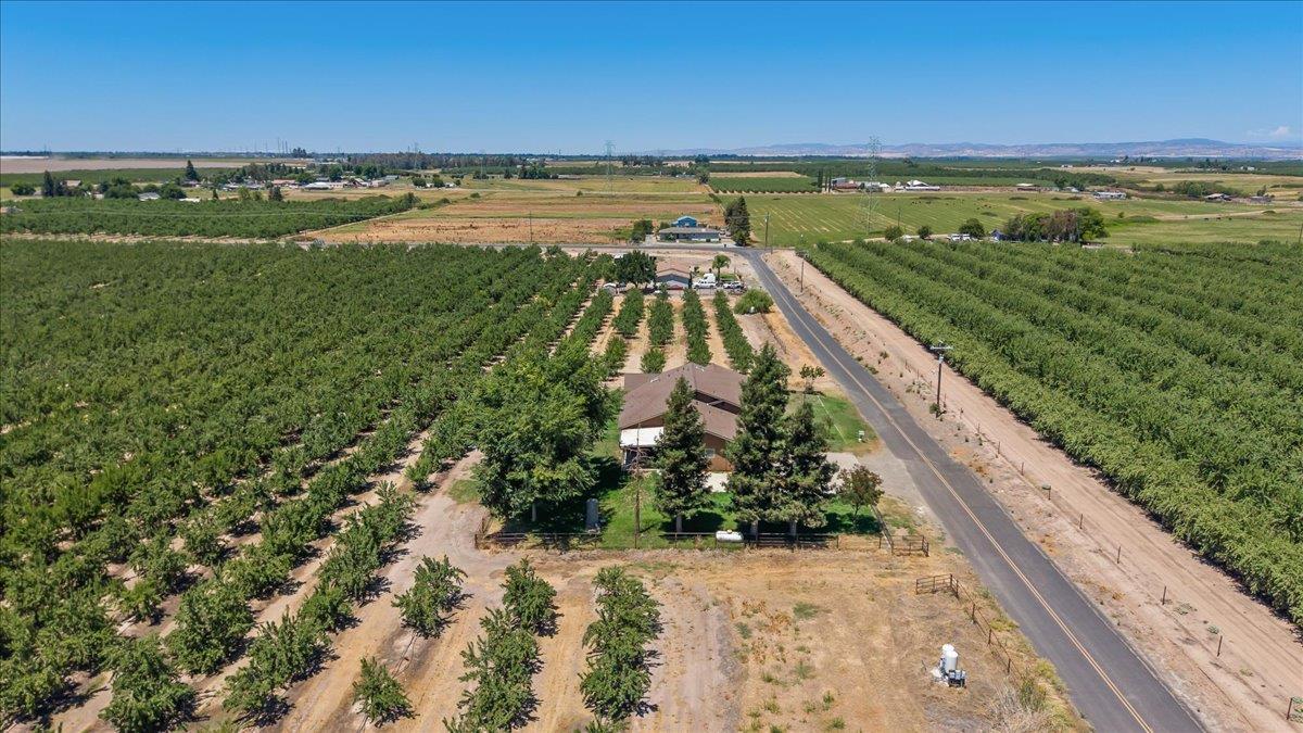 5907 Crow Rd, Oakdale, CA 95361