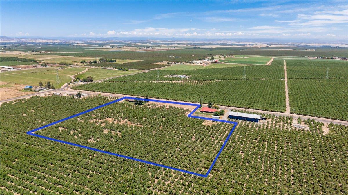 5907 Crow Rd, Oakdale, CA 95361