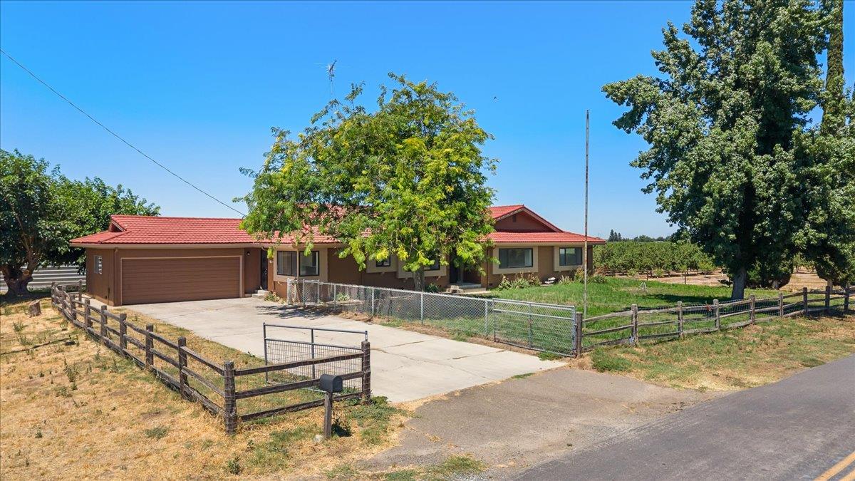 5737 Crow Rd, Oakdale, CA 95361