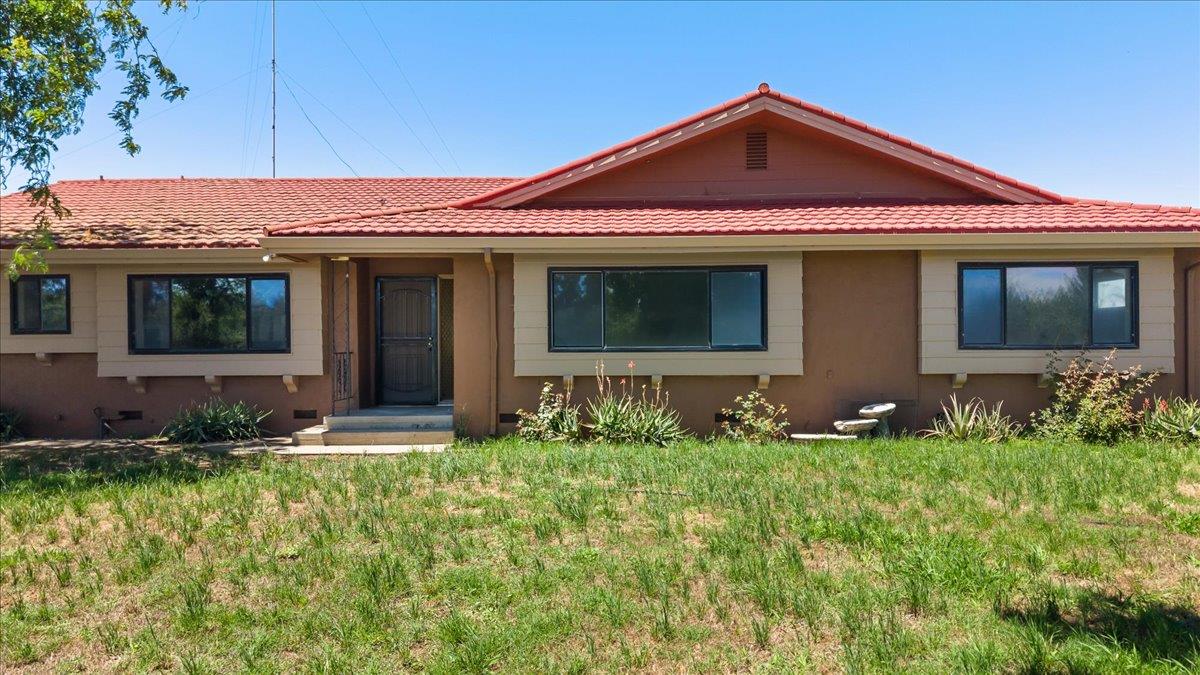 5737 Crow Rd, Oakdale, CA 95361