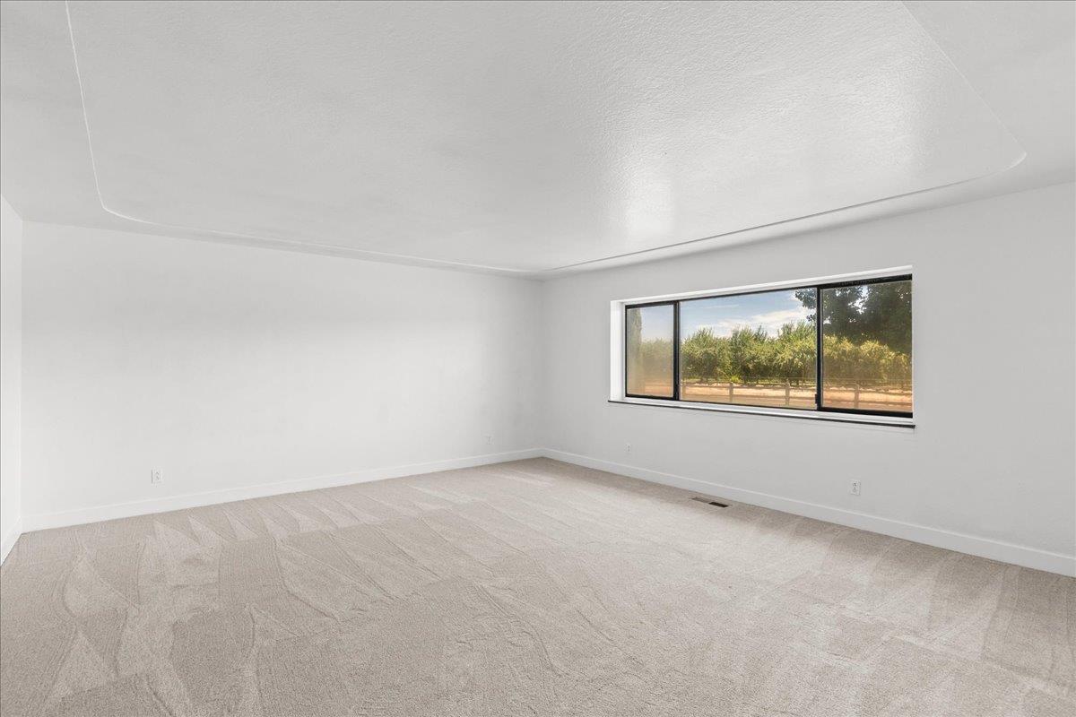 5737 Crow Rd, Oakdale, CA 95361