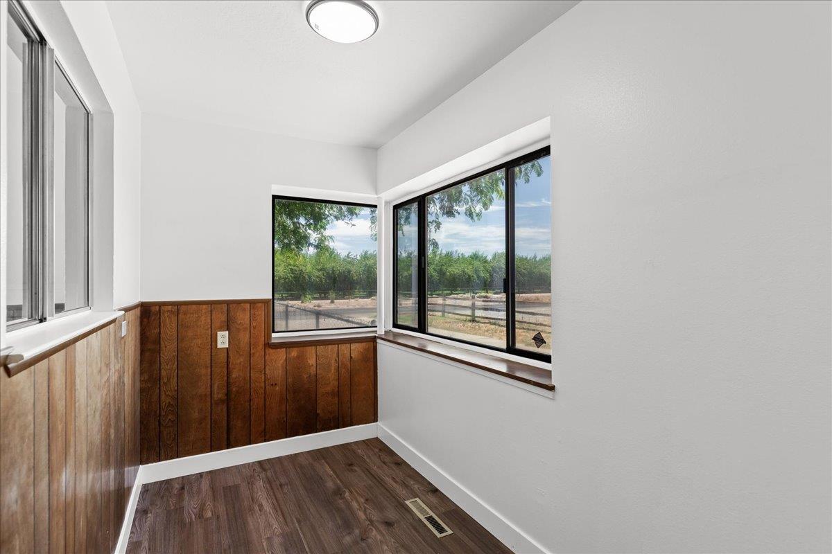 5737 Crow Rd, Oakdale, CA 95361