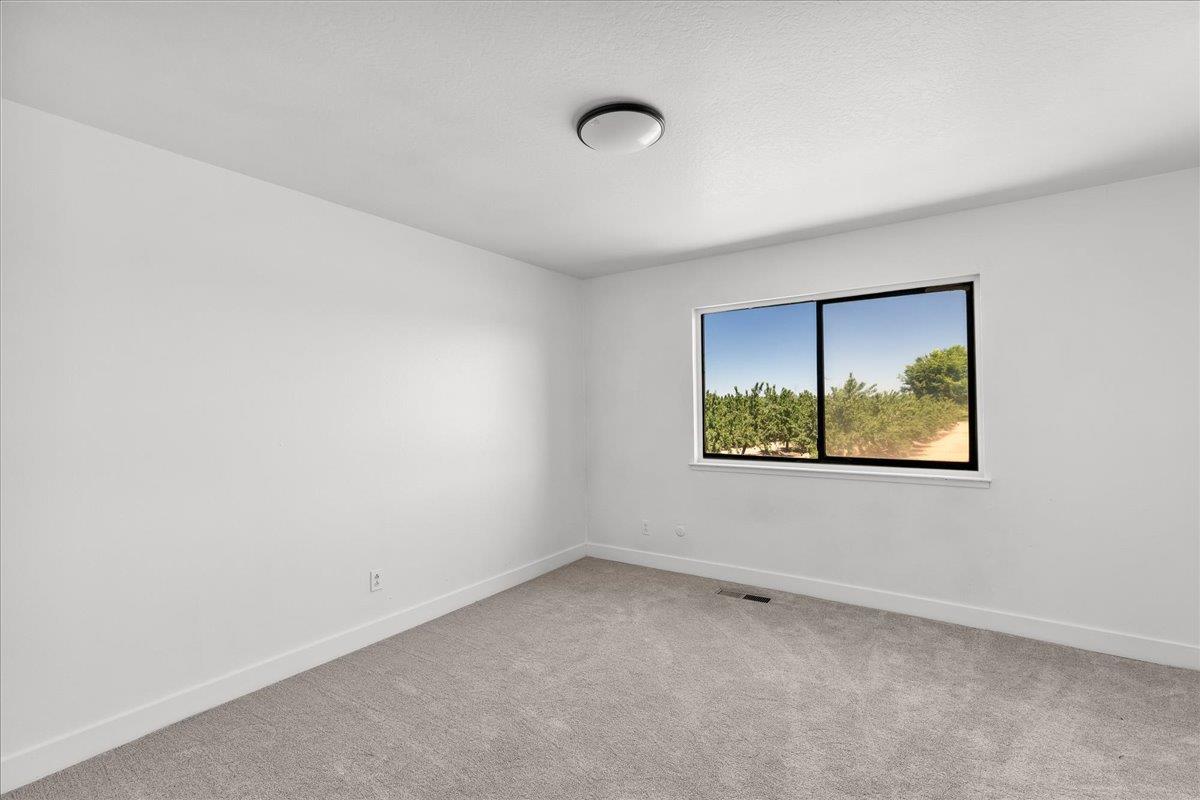 5737 Crow Rd, Oakdale, CA 95361