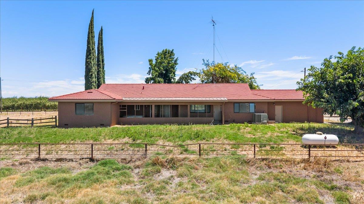 5737 Crow Rd, Oakdale, CA 95361