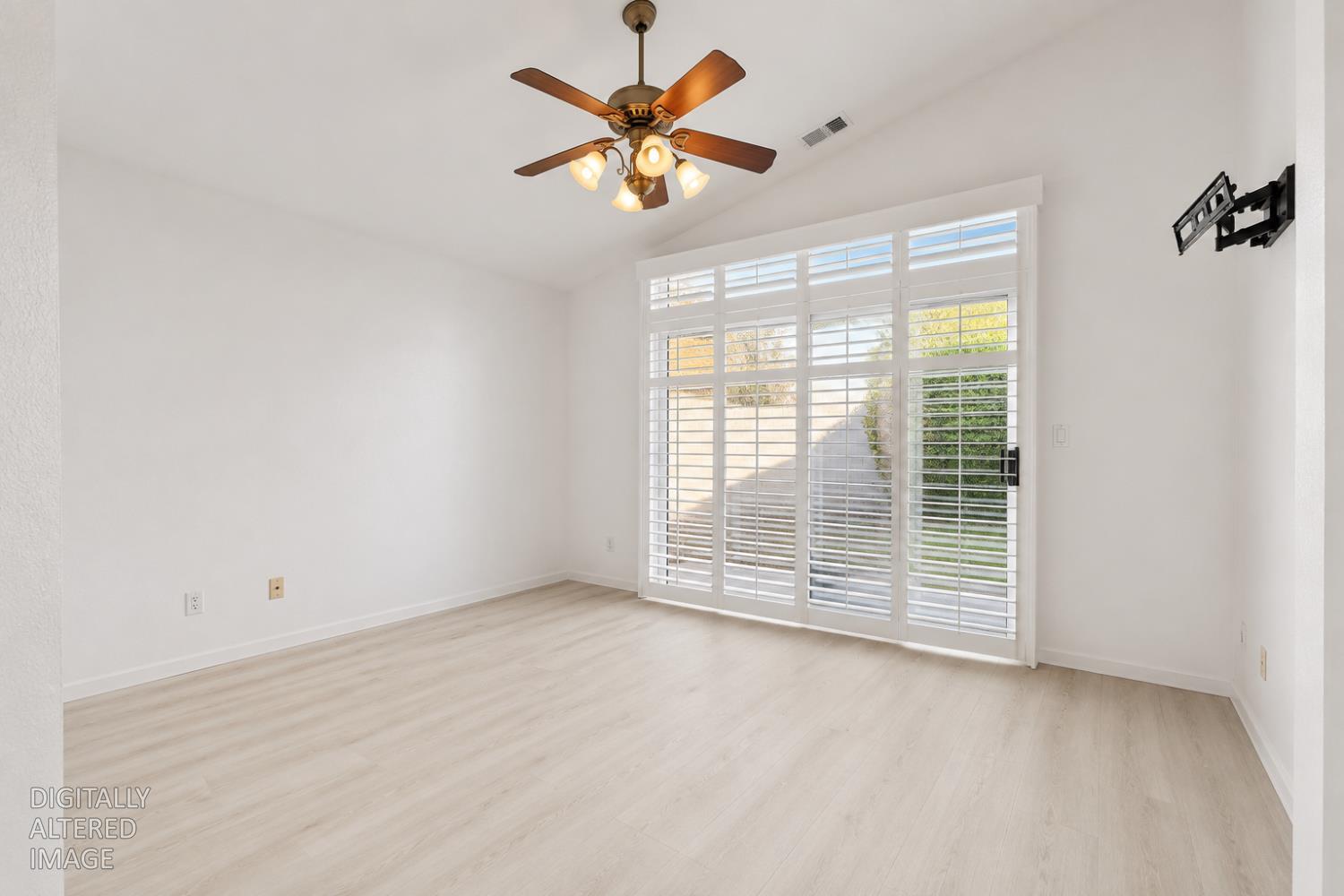 1080 Zumstein Dr, Ripon, CA 95366