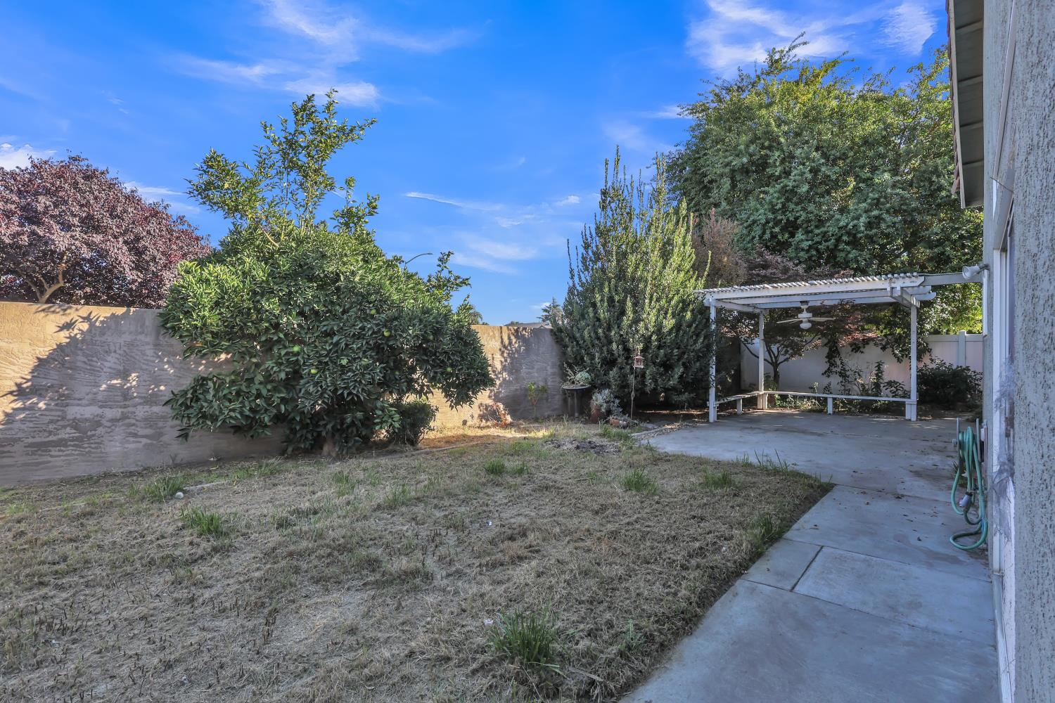 1080 Zumstein Dr, Ripon, CA 95366