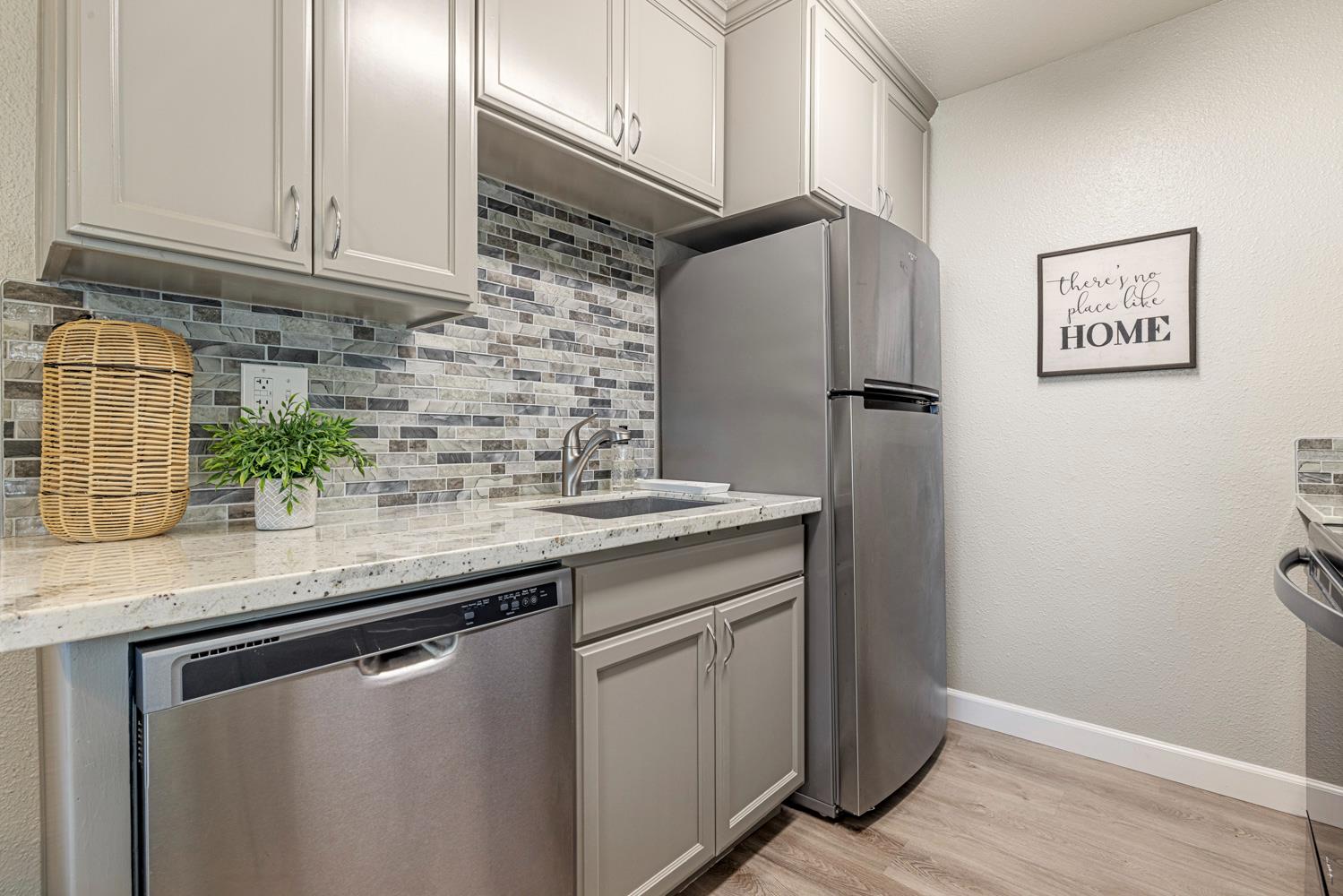 201 Woodrow Ave #48, Modesto, CA 95350