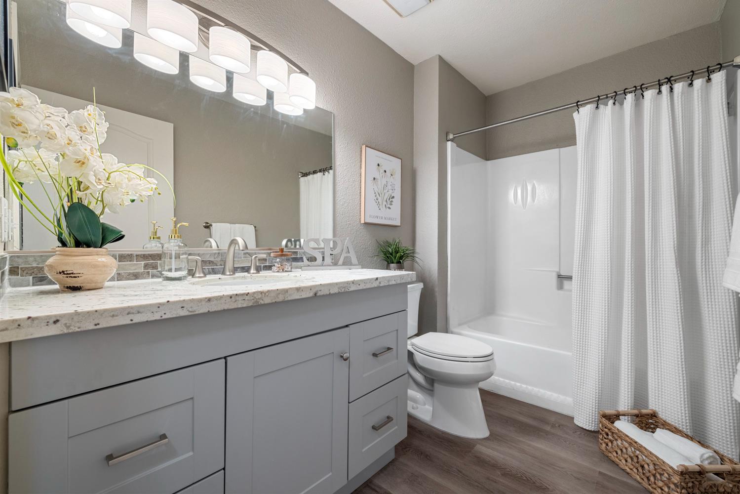 201 Woodrow Ave #48, Modesto, CA 95350