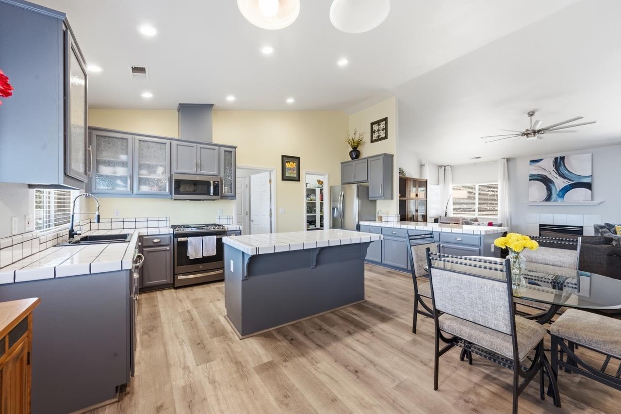 4492 Bayview Dr, Copperopolis, CA 95228