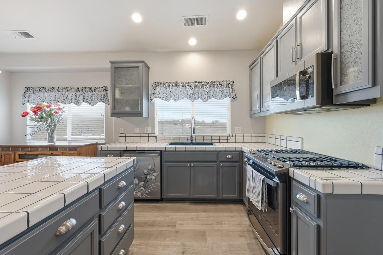 4492 Bayview Dr, Copperopolis, CA 95228