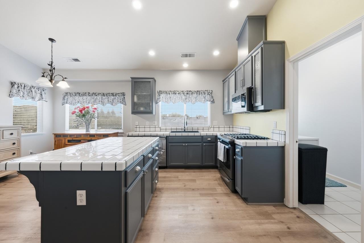 4492 Bayview Dr, Copperopolis, CA 95228