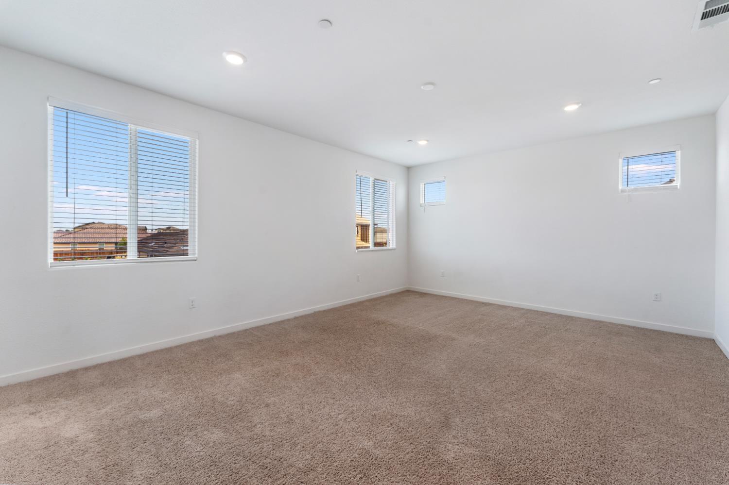 851 Rosazzo Ln, Manteca, CA 95337