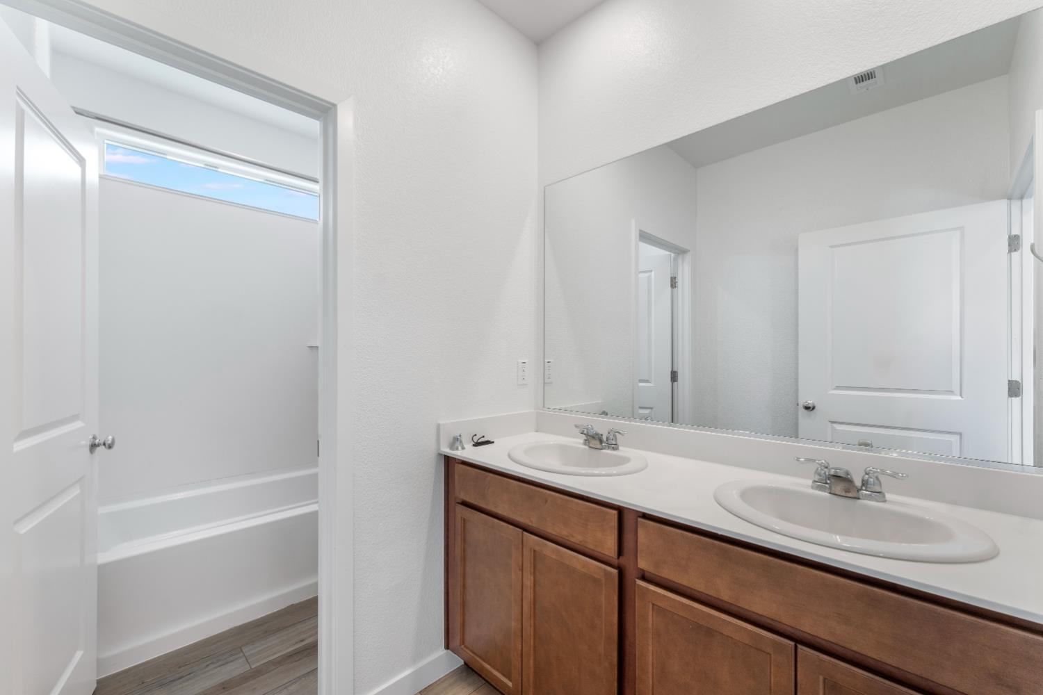 851 Rosazzo Ln, Manteca, CA 95337