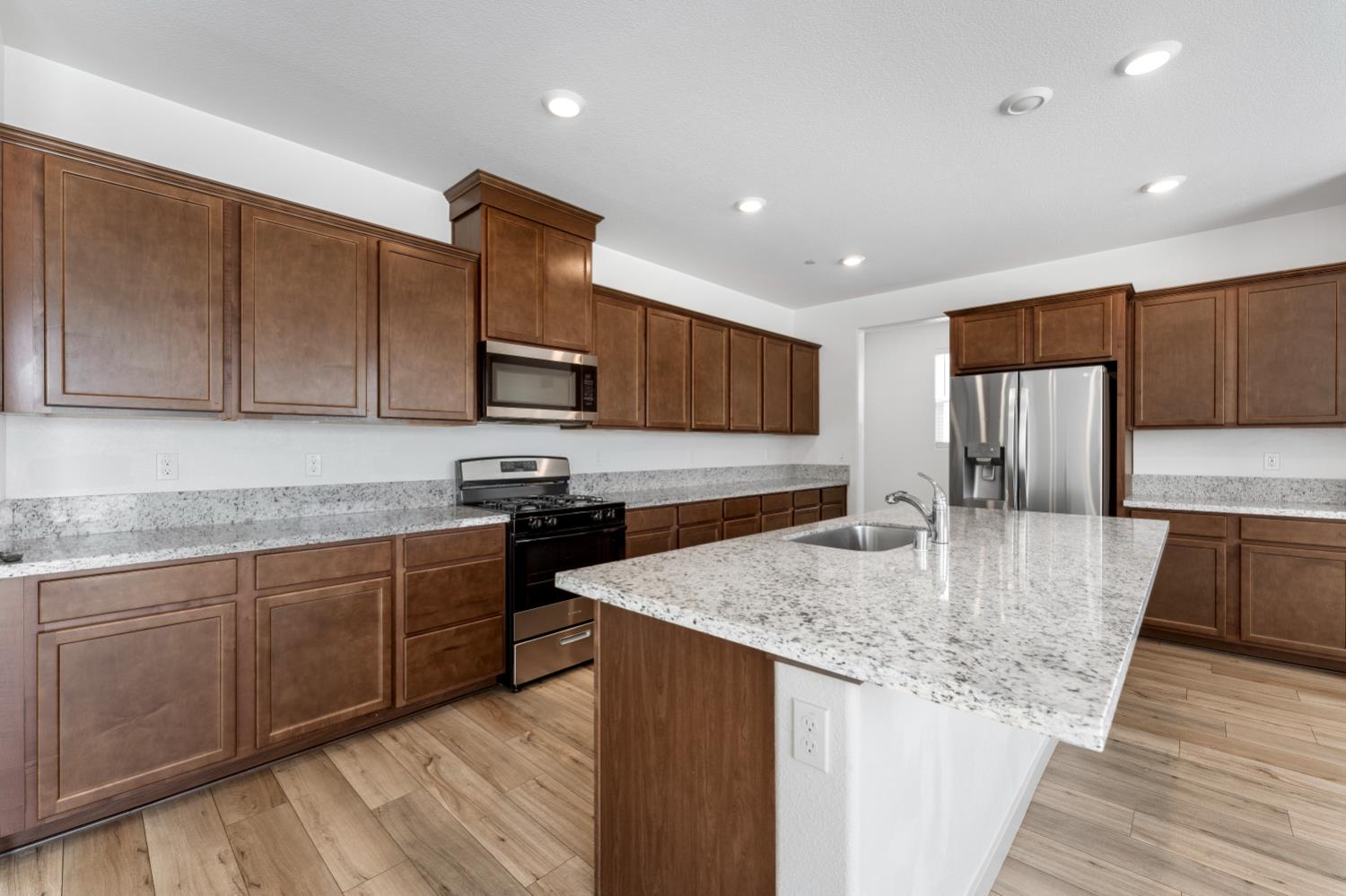 851 Rosazzo Ln, Manteca, CA 95337