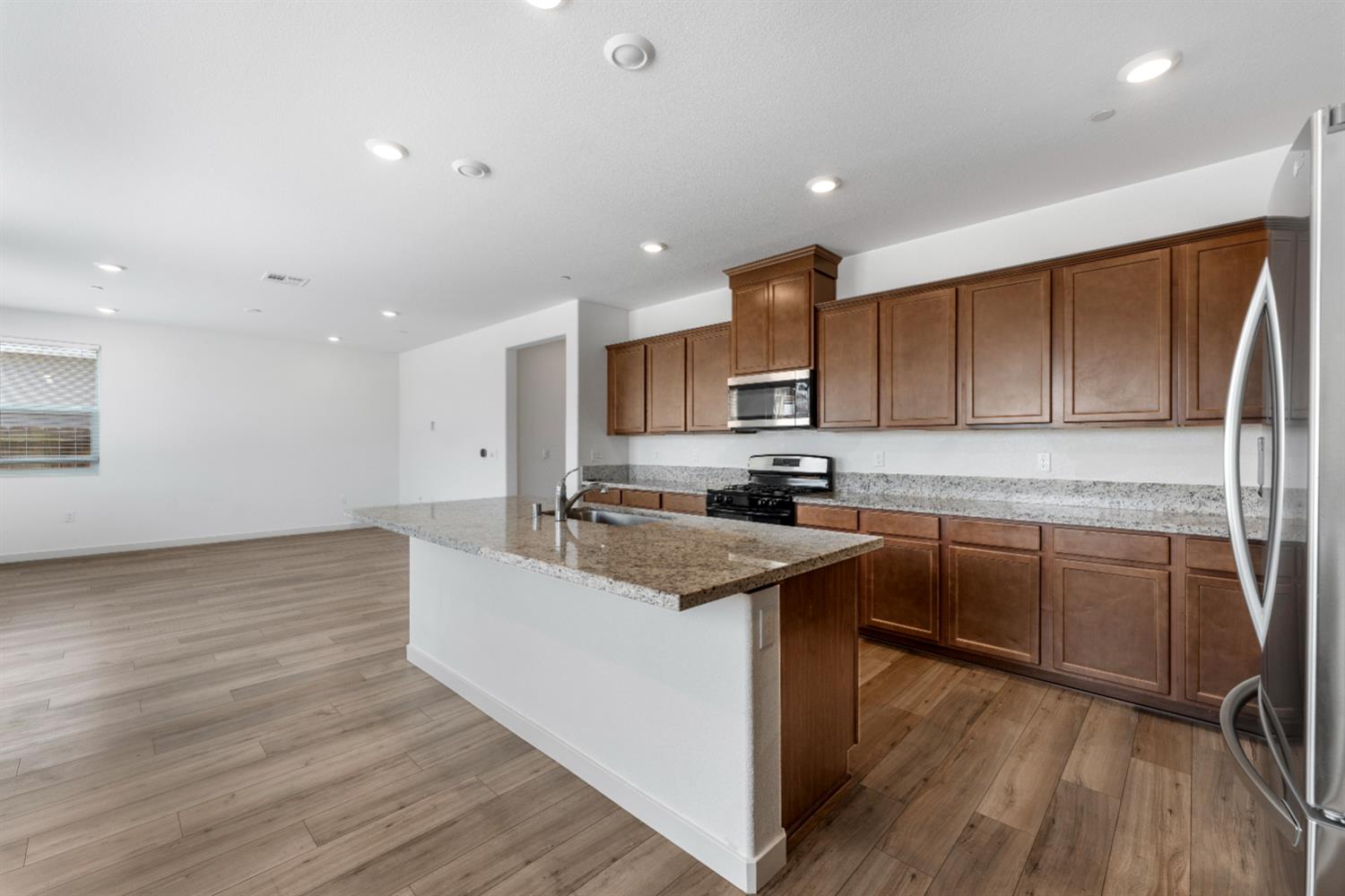851 Rosazzo Ln, Manteca, CA 95337