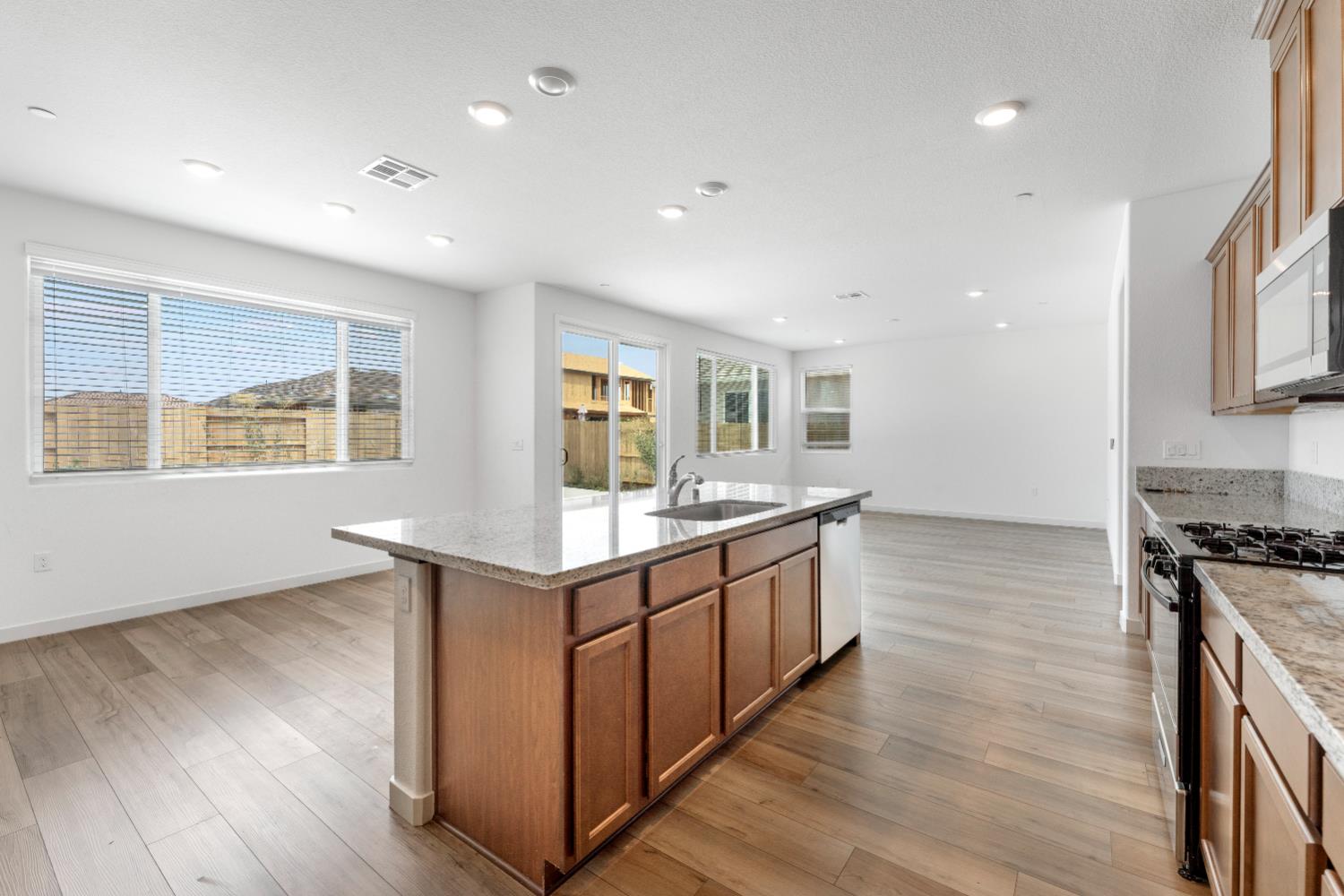 851 Rosazzo Ln, Manteca, CA 95337