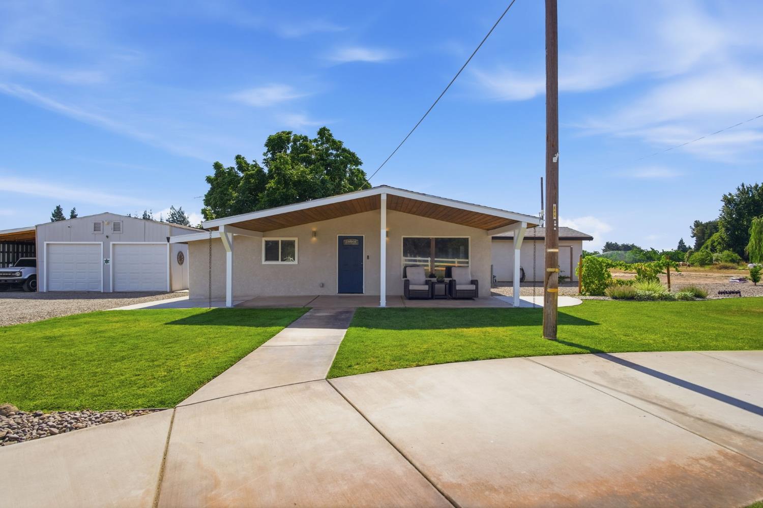 543 S Blossom Rd, Waterford, CA 95386