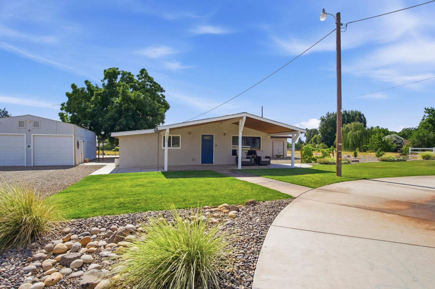 543 S Blossom Rd, Waterford, CA 95386
