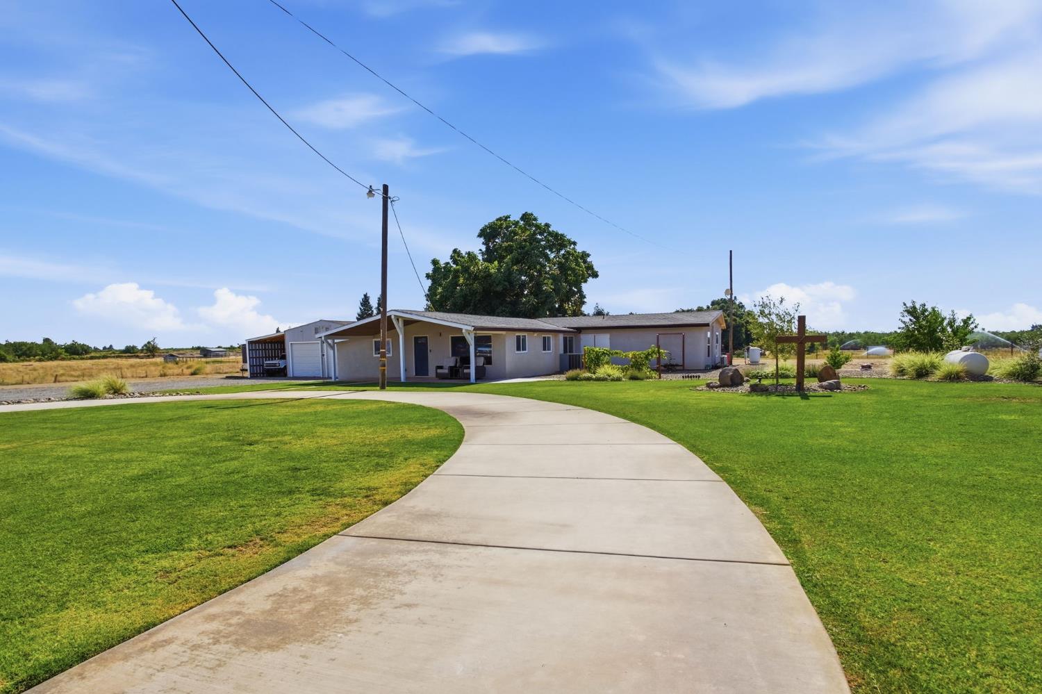 543 S Blossom Rd, Waterford, CA 95386