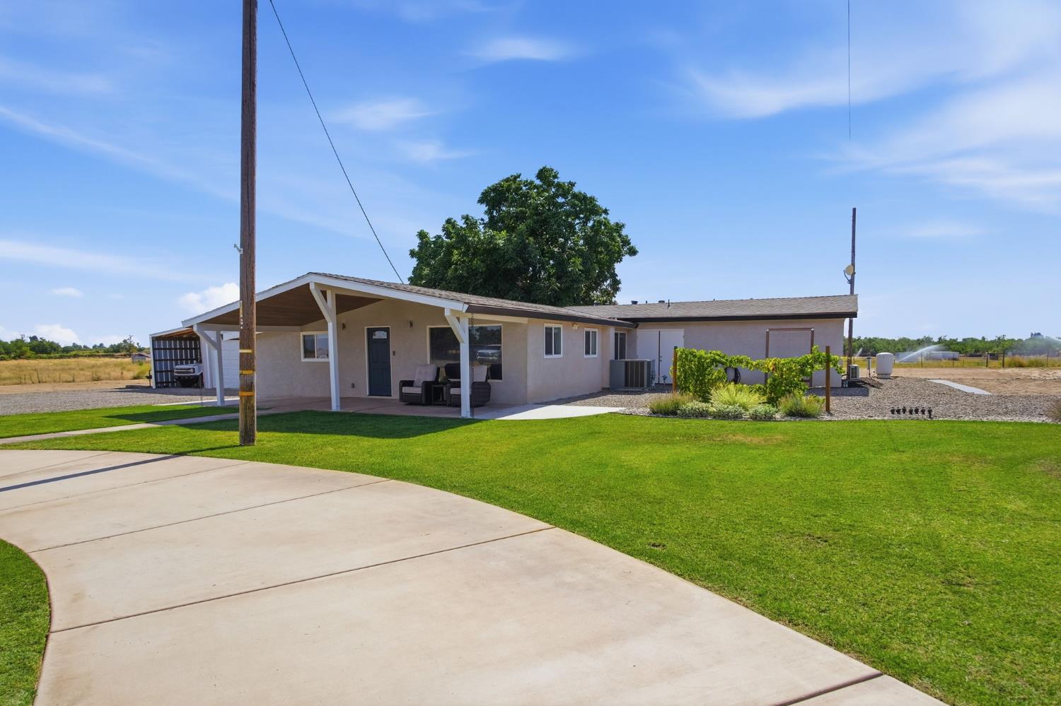 543 S Blossom Rd, Waterford, CA 95386