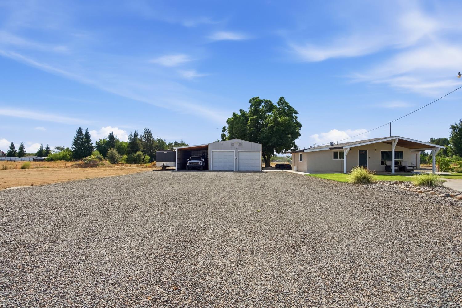543 S Blossom Rd, Waterford, CA 95386