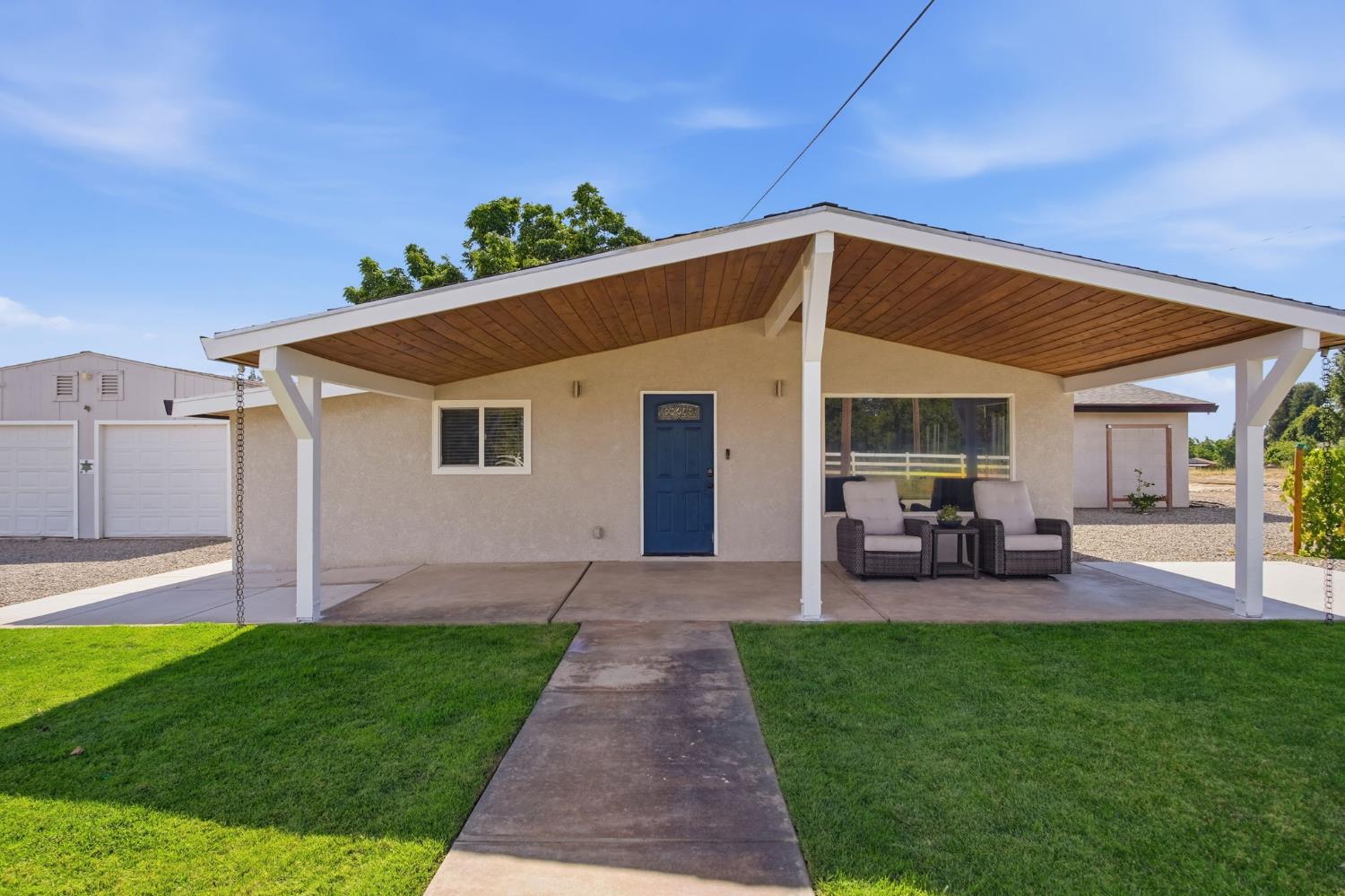 543 S Blossom Rd, Waterford, CA 95386