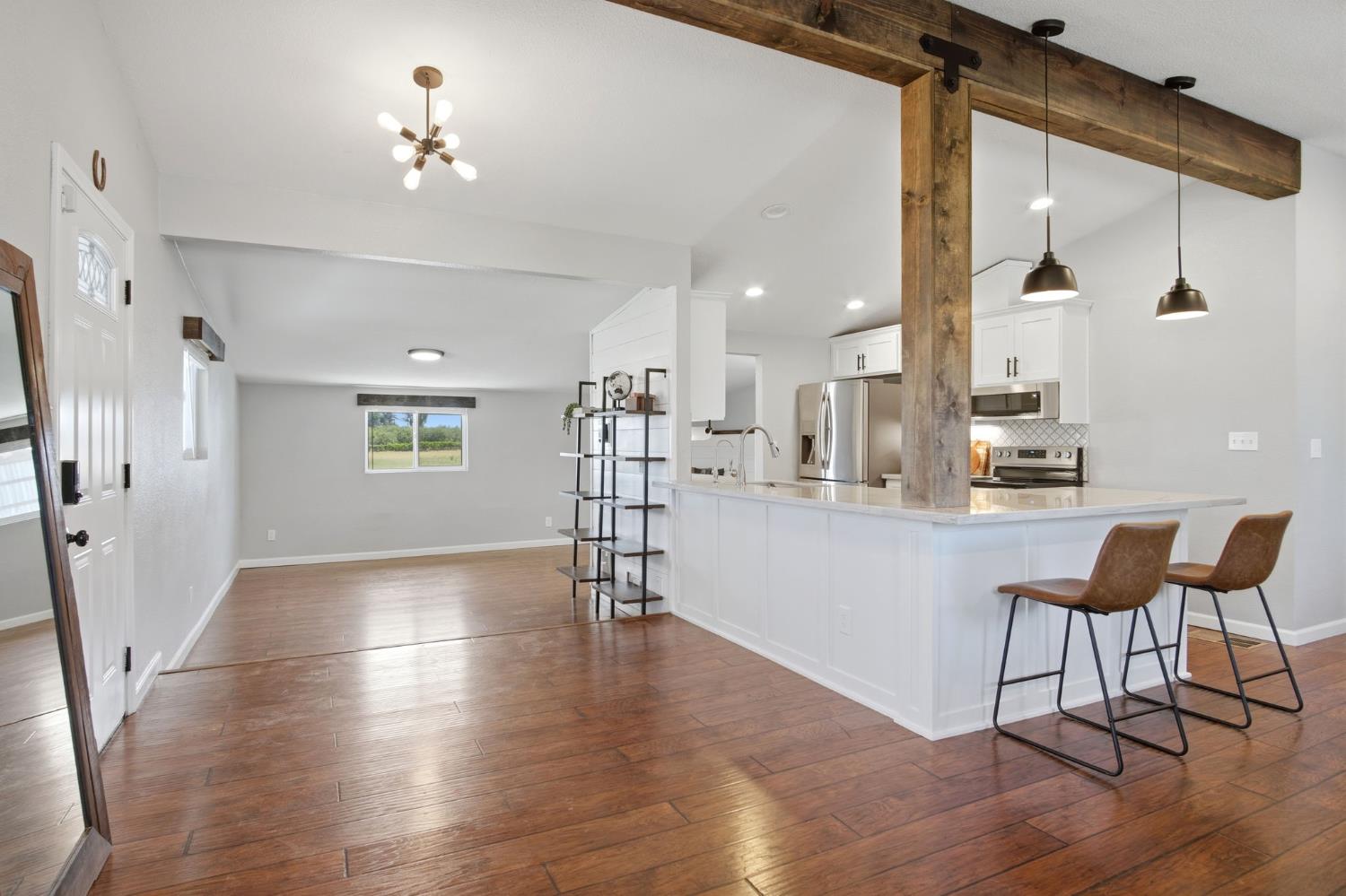 543 S Blossom Rd, Waterford, CA 95386