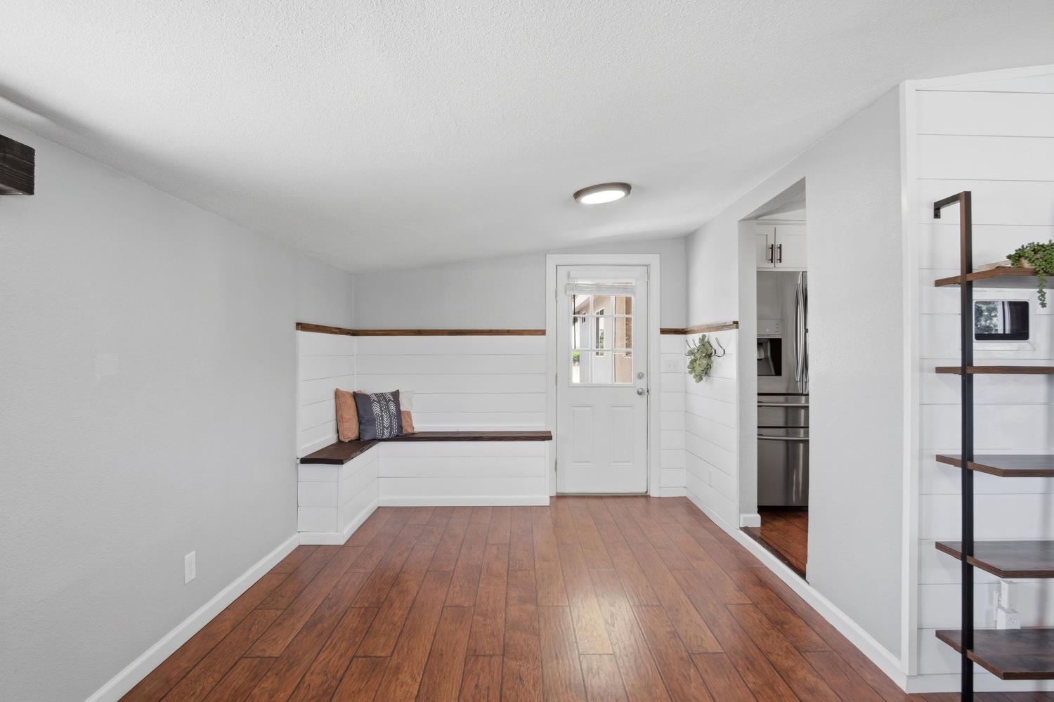 543 S Blossom Rd, Waterford, CA 95386