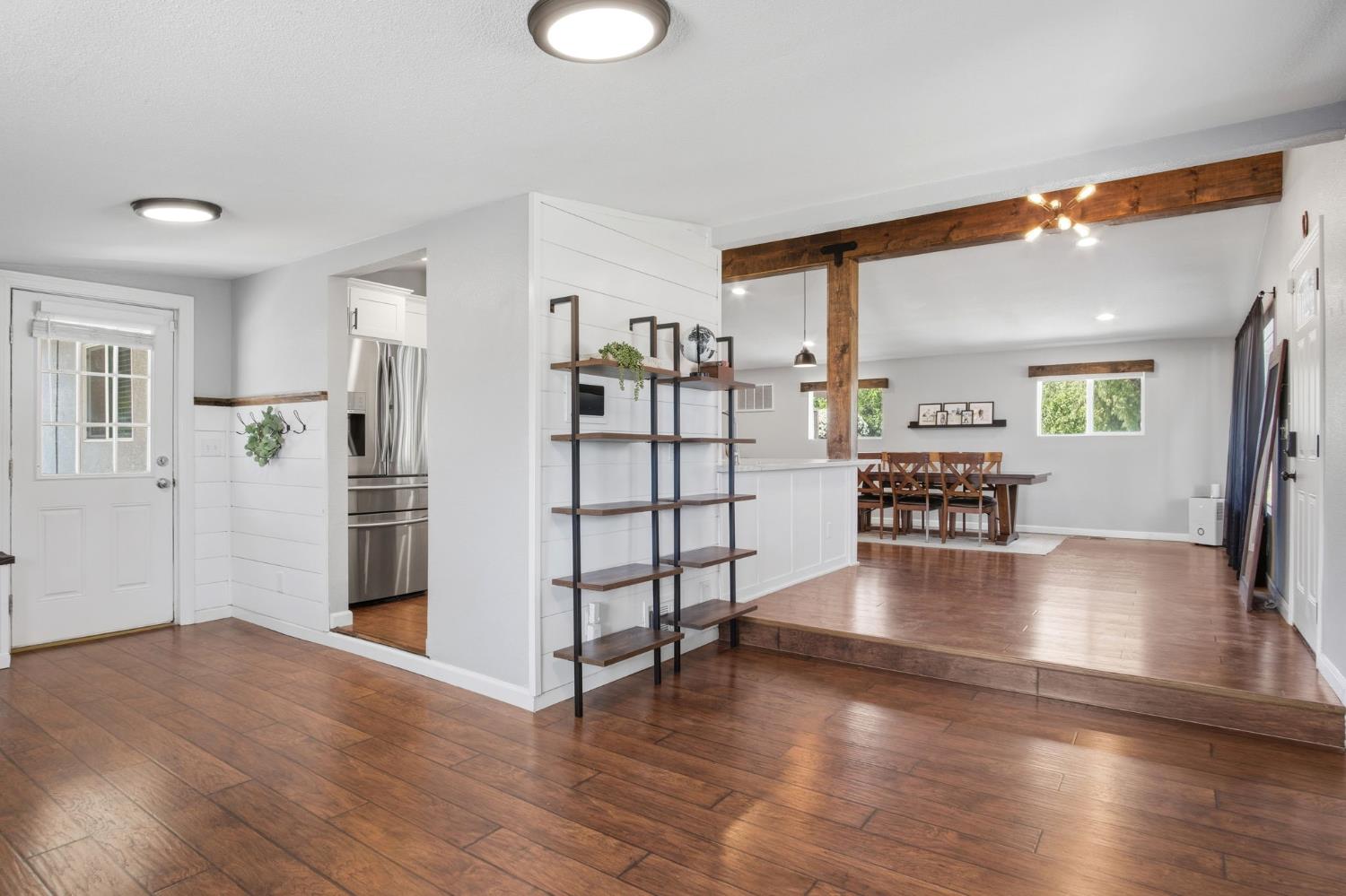 543 S Blossom Rd, Waterford, CA 95386