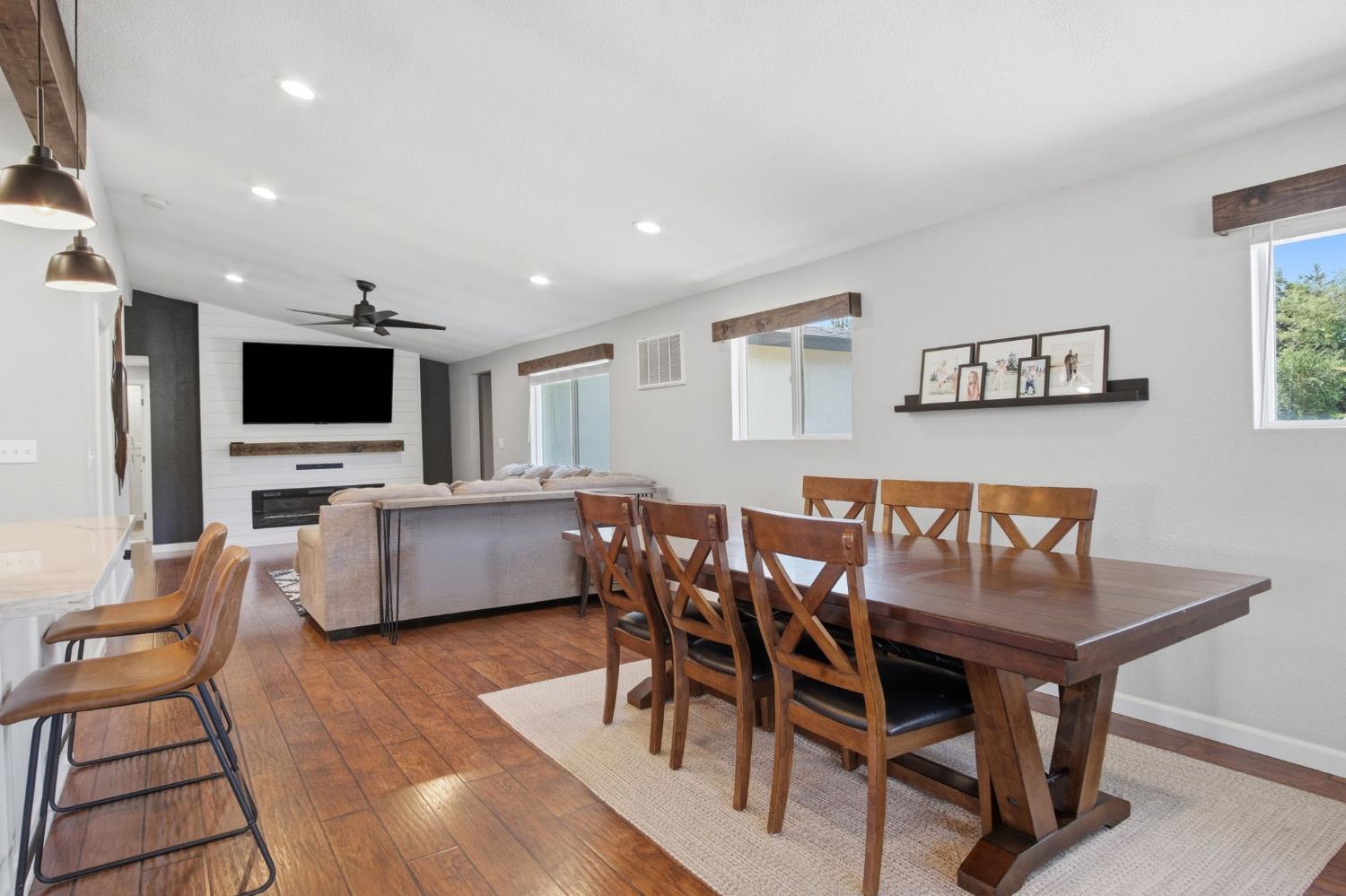 543 S Blossom Rd, Waterford, CA 95386