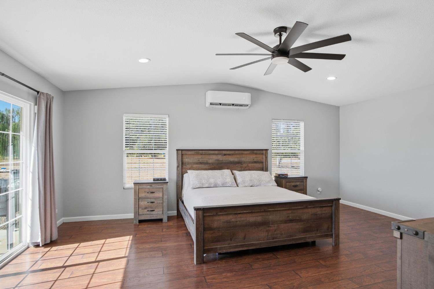 543 S Blossom Rd, Waterford, CA 95386