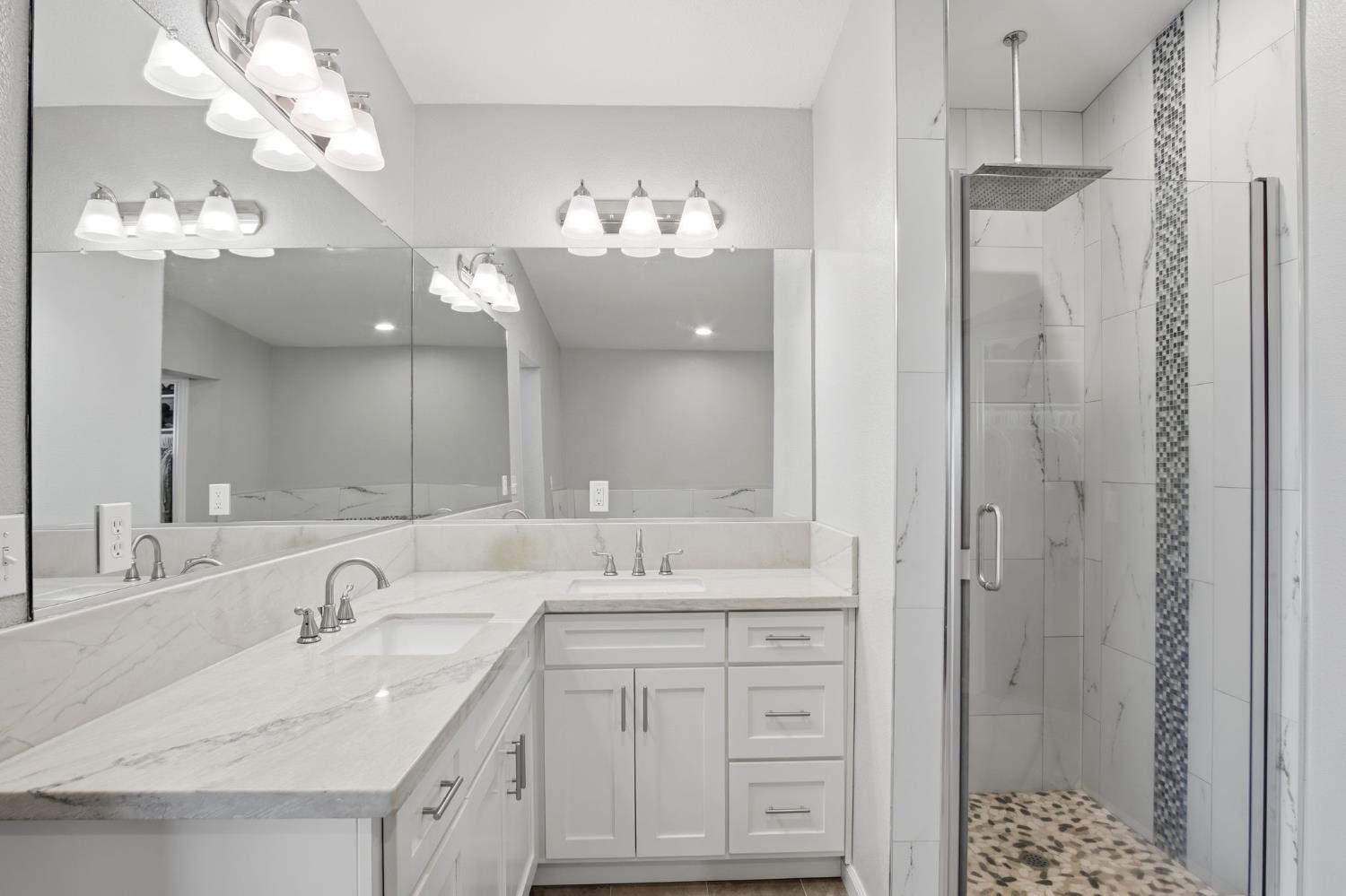 543 S Blossom Rd, Waterford, CA 95386