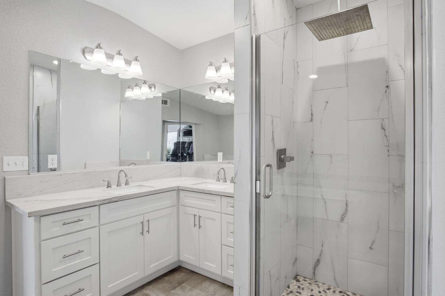 543 S Blossom Rd, Waterford, CA 95386
