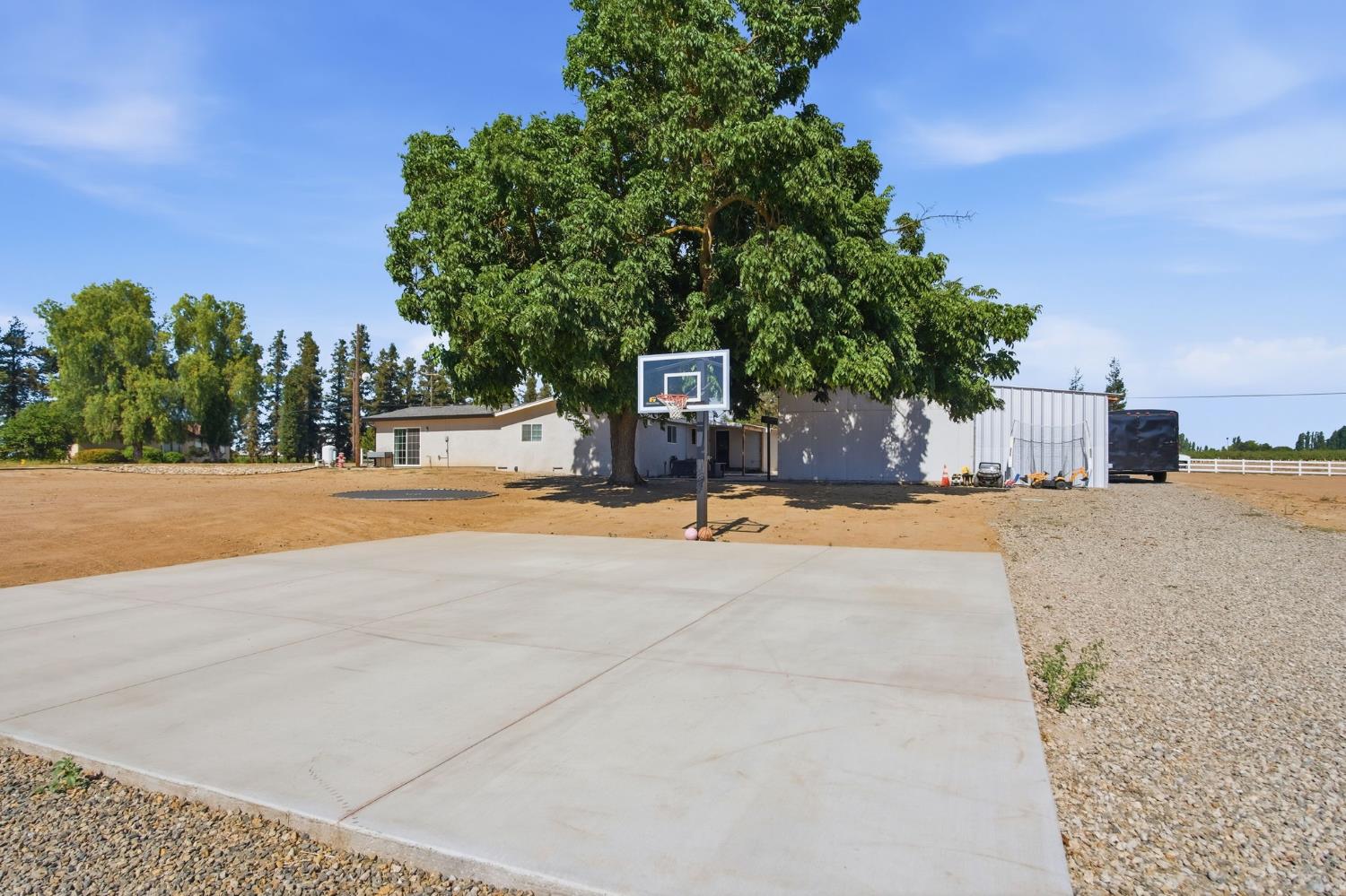 543 S Blossom Rd, Waterford, CA 95386