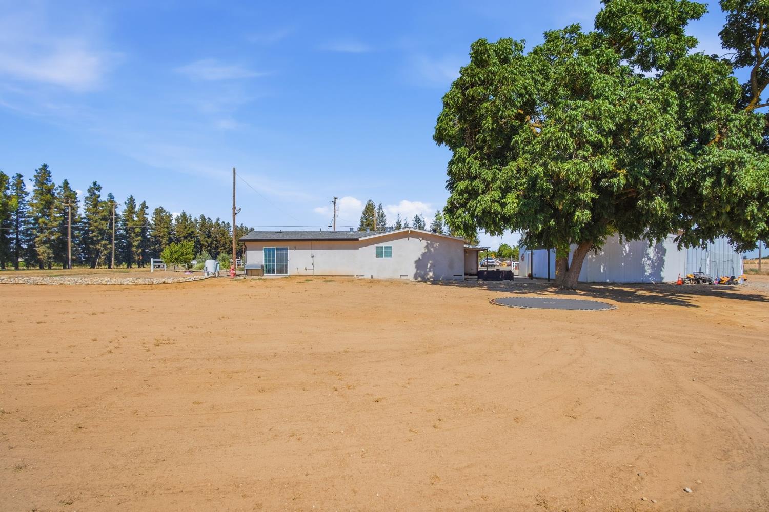 543 S Blossom Rd, Waterford, CA 95386