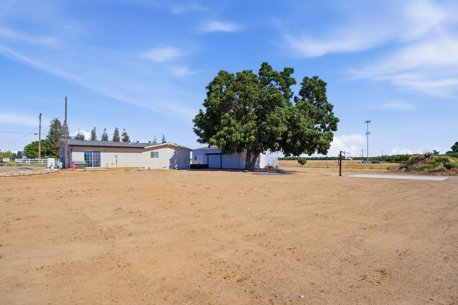 543 S Blossom Rd, Waterford, CA 95386